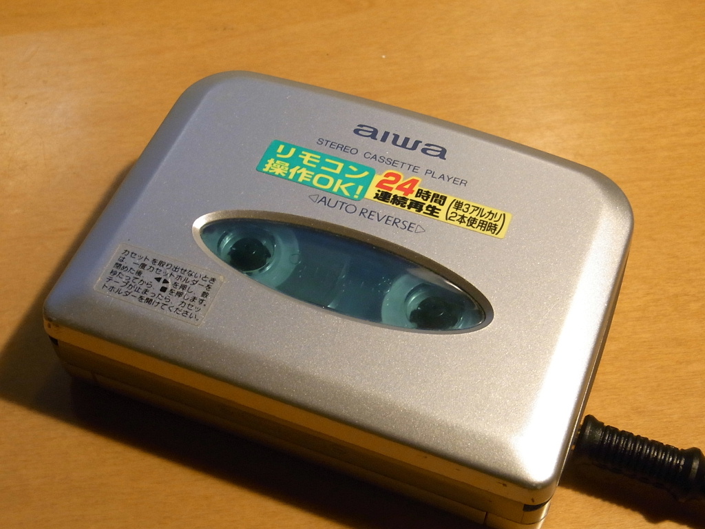 卓上オーディオ (Tabletop Audio): ポータブルカセットプレイヤー AIWA HS-PS008