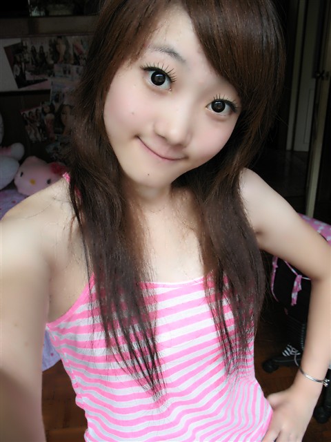 Cute asian hairstyle- cute girl with so big eyes!
