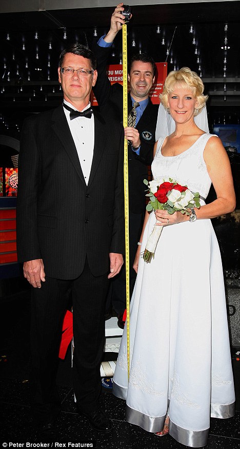 The Funtoosh Page Have Funbath World Tallest Married Couple In Us Set Guinness World Record