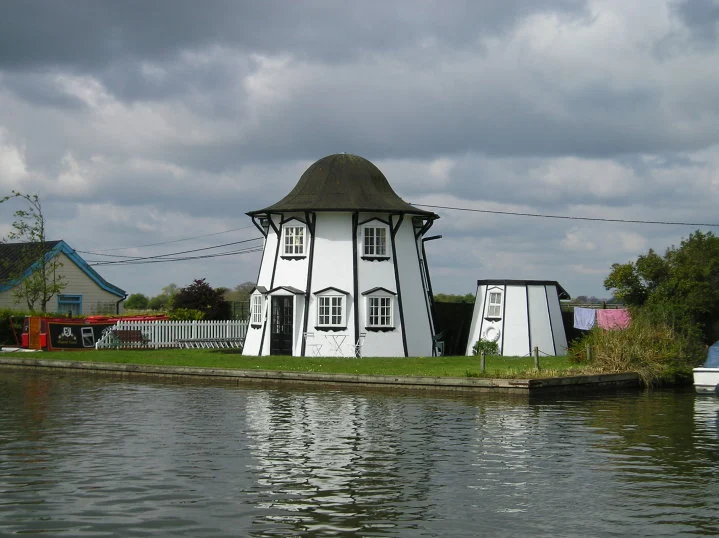 Riverside cottage at Potter Heigham