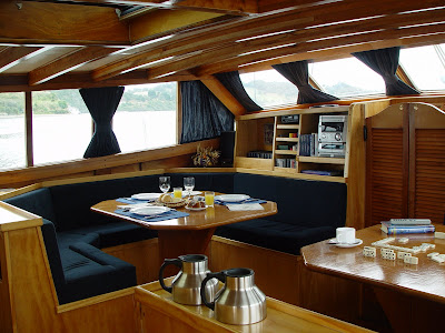 Chungungo Expediciones: Interiores del Barco