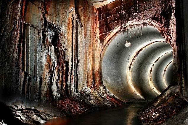 [moscow-underground-tunnels-14.jpg]