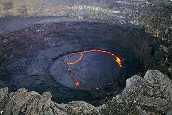 [Erta-Ale-Ethiopia-lake-4.jpg]