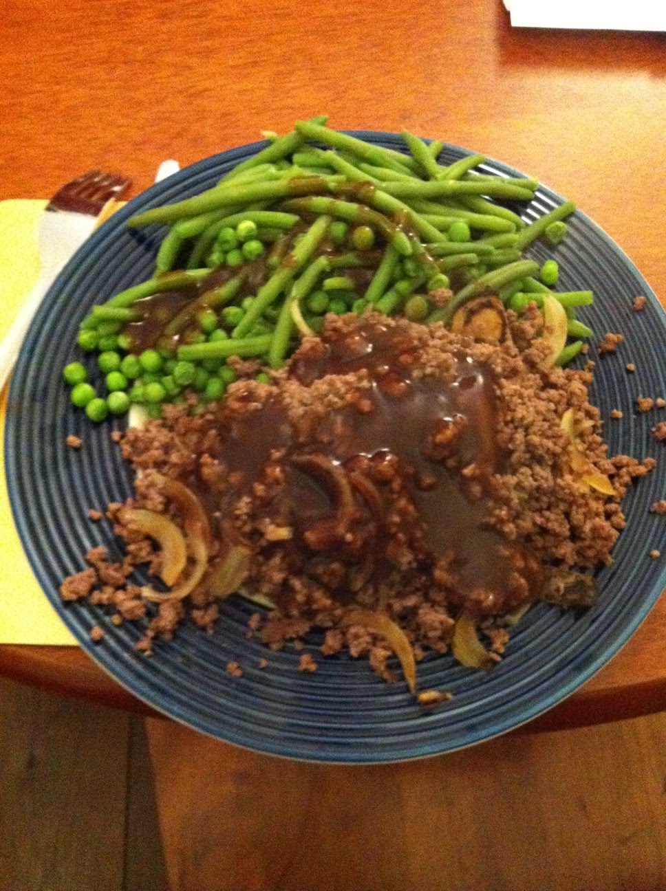 What I Eat Savoury mince with onion gravy, string beans and peas.