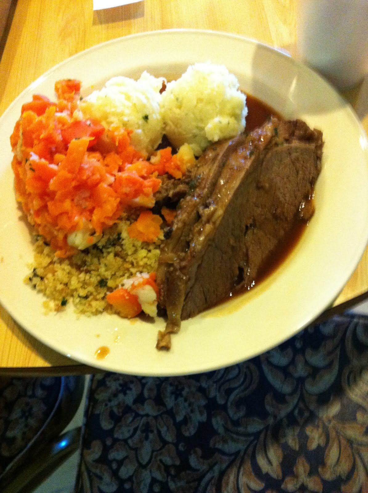 What I Eat Roast beef with stuffing, mashed potatoes and carrots.