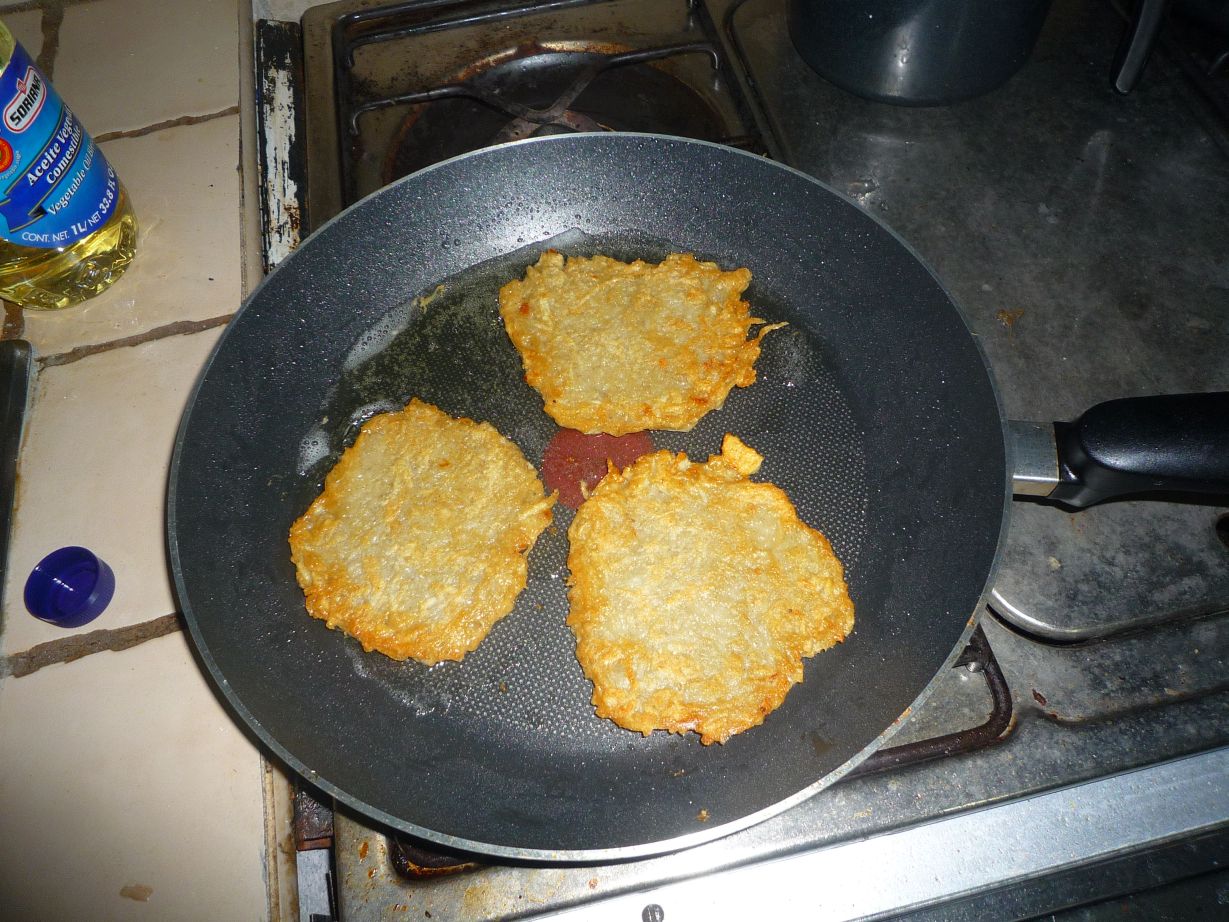 [int_dinner_02.jpg]