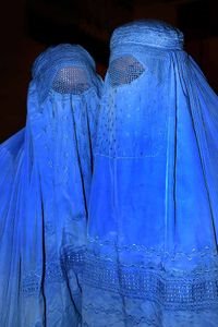 [200px-Burqa_Afghanistan_01.jpg]
