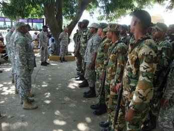 Resultado de imagen para Contingente militar dominicano enviado a la frontera con haiti