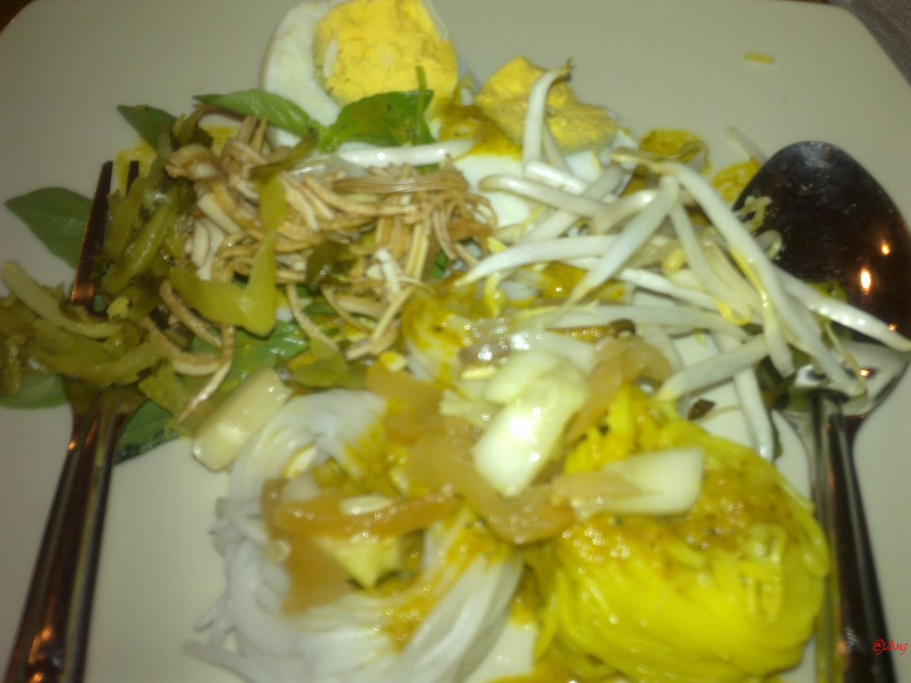 saraplus+++ ขนมจีนน้ำยา(Kanom Jeen Nam ya) Rice Noodles with Fish