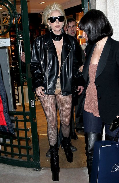 Lady Gaga goes Pantless in Paris ~ Love-sepphoras