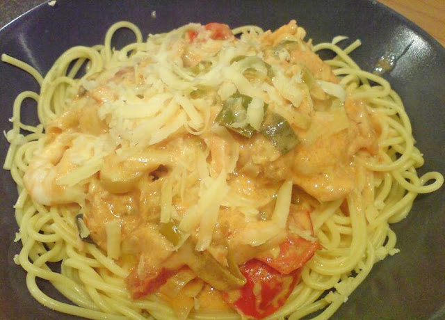 pasta, spaghetti, tagliatelli, linguini, prawns, smoked salmon, seafood,