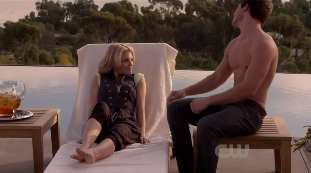 Matt Lanter on 90210 s2e16 - Shirtless Men at groopii