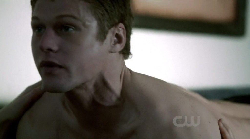 Ian Somerhalder and Zach Roerig are shirtless on the episode "A Few Go...