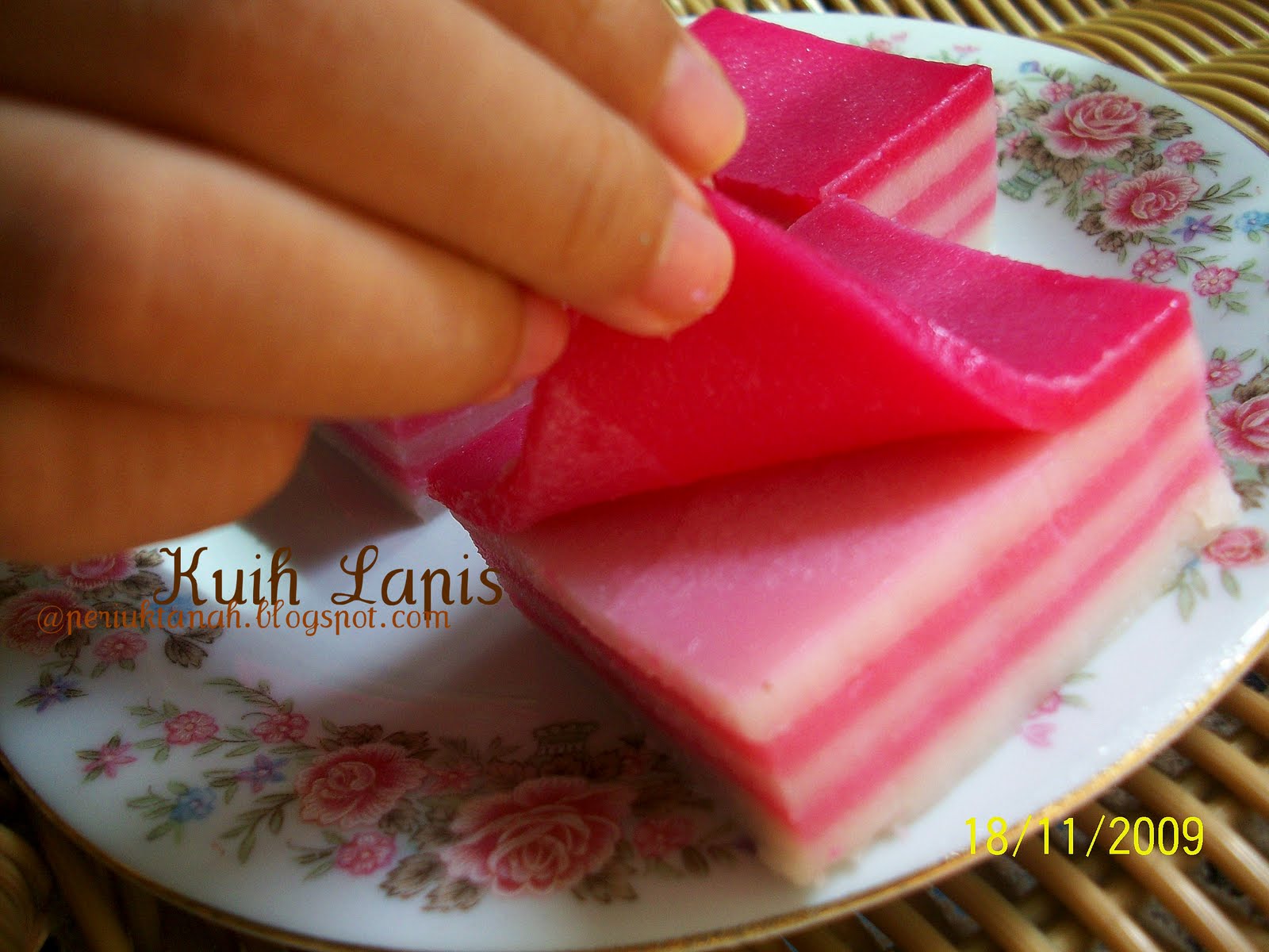 Periuktanah: Kuih Lapis Tradisi