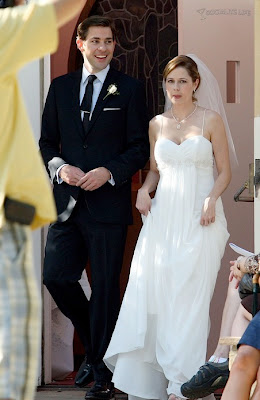 wedding emily blunt krasinski john lee jenna kirk fischer future italy office pam jim scene reveal knot glimpse tie another