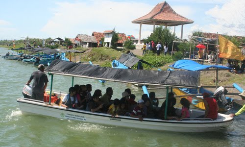 [perahu+plastik+glagah+3.jpg]