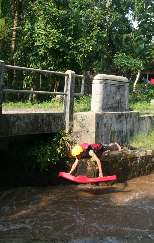 [bodyboar+tangisan+3.jpg]