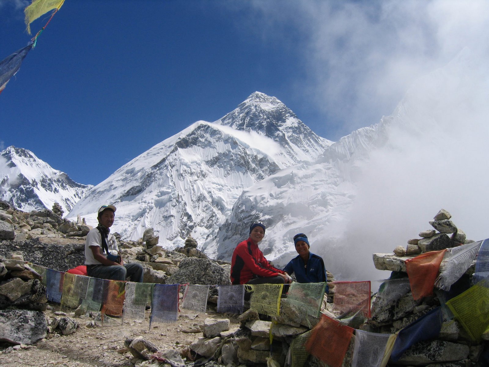В какой стране находится эверест высота. Непал шерпы. Непал гора Эверест. Пик Манаслу. Шерпы на Эвересте.