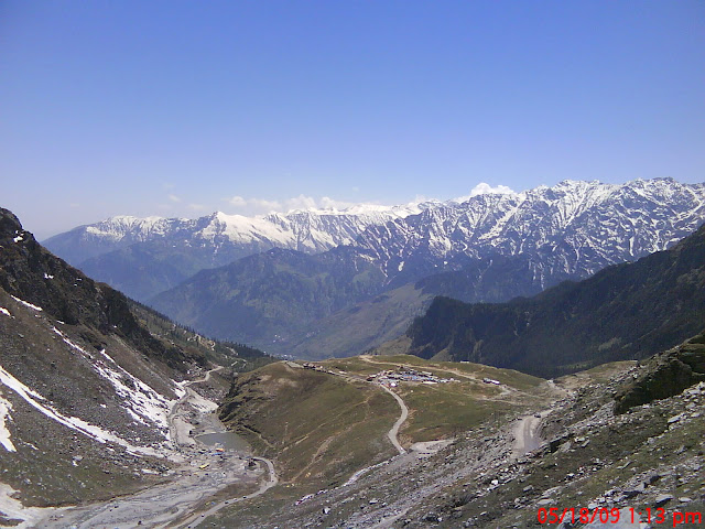 Mountains with snow in Manali 
