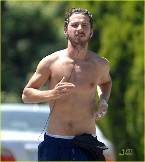 Shia LaBeouf y Megan Fox: Shia LaBeouf ¡Otra vez sin camiseta!