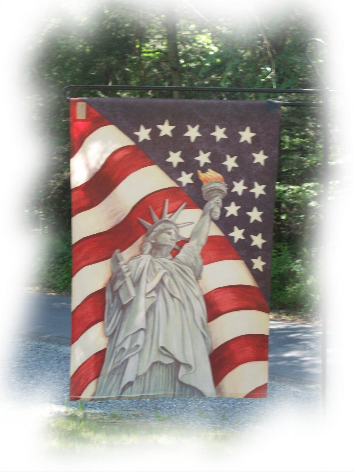 [Americana+flag,+large,+statue+of+liberty,cropped.jpg]