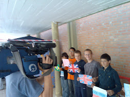 Nuestros alumnos de ATAL con los medios de comunicación el día 30-4-08.