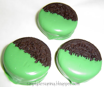 choc+dipped+oreos+1 | Easy Chocolate Covered Oreos and Green Minty Milk - yum! | 16 |