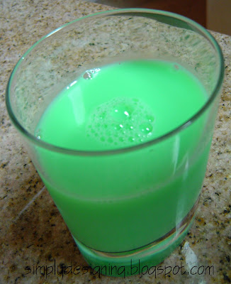 green+milk+2 | Easy Chocolate Covered Oreos and Green Minty Milk - yum! | 18 |
