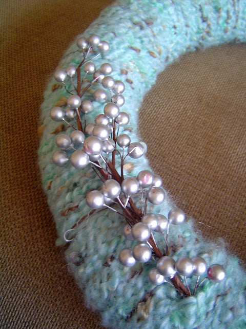 Wreath03 My Yarn Wreath (no knitting or sewing involved...promise!) 11