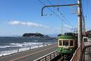 Kamakura Beach and Enoden Train ... more photos