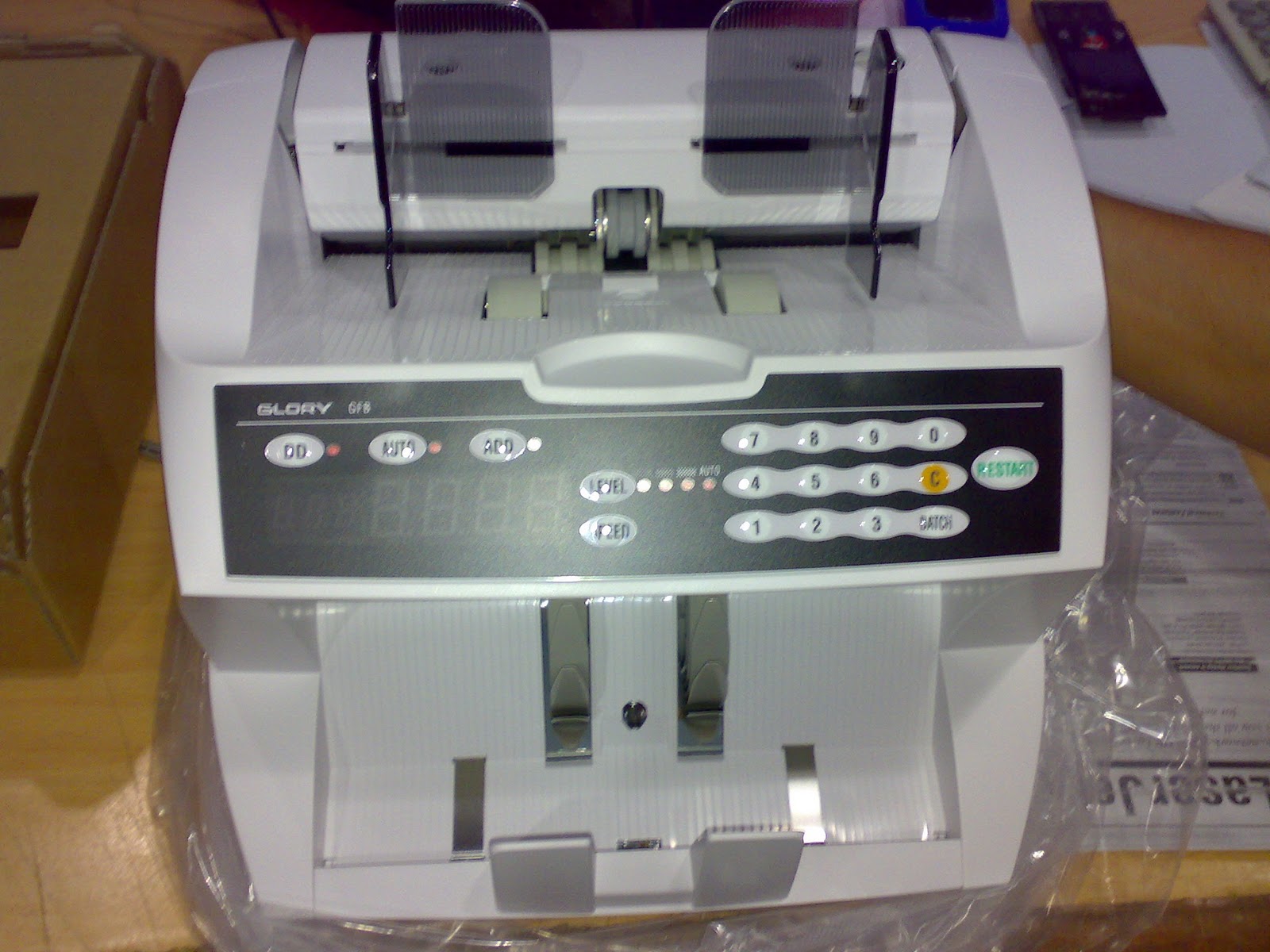 Contents may not be reproduced any form without explicit permission GFB-800・  designed bank is desktop recognized its high speed accuracy.