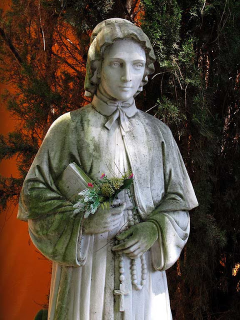 Statue of Saint Elizabeth Ann Seton, Saint Seton church, Livorno