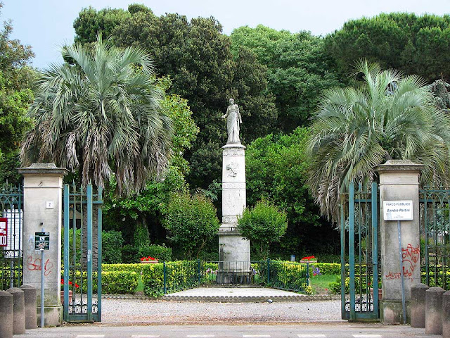 Hygieia fountain, former zoological garden, Livorno