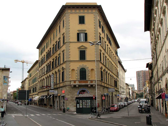 Building at the corner of via Marradi with via Roma, Livorno