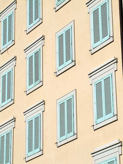 Windows, via Castelli, Livorno