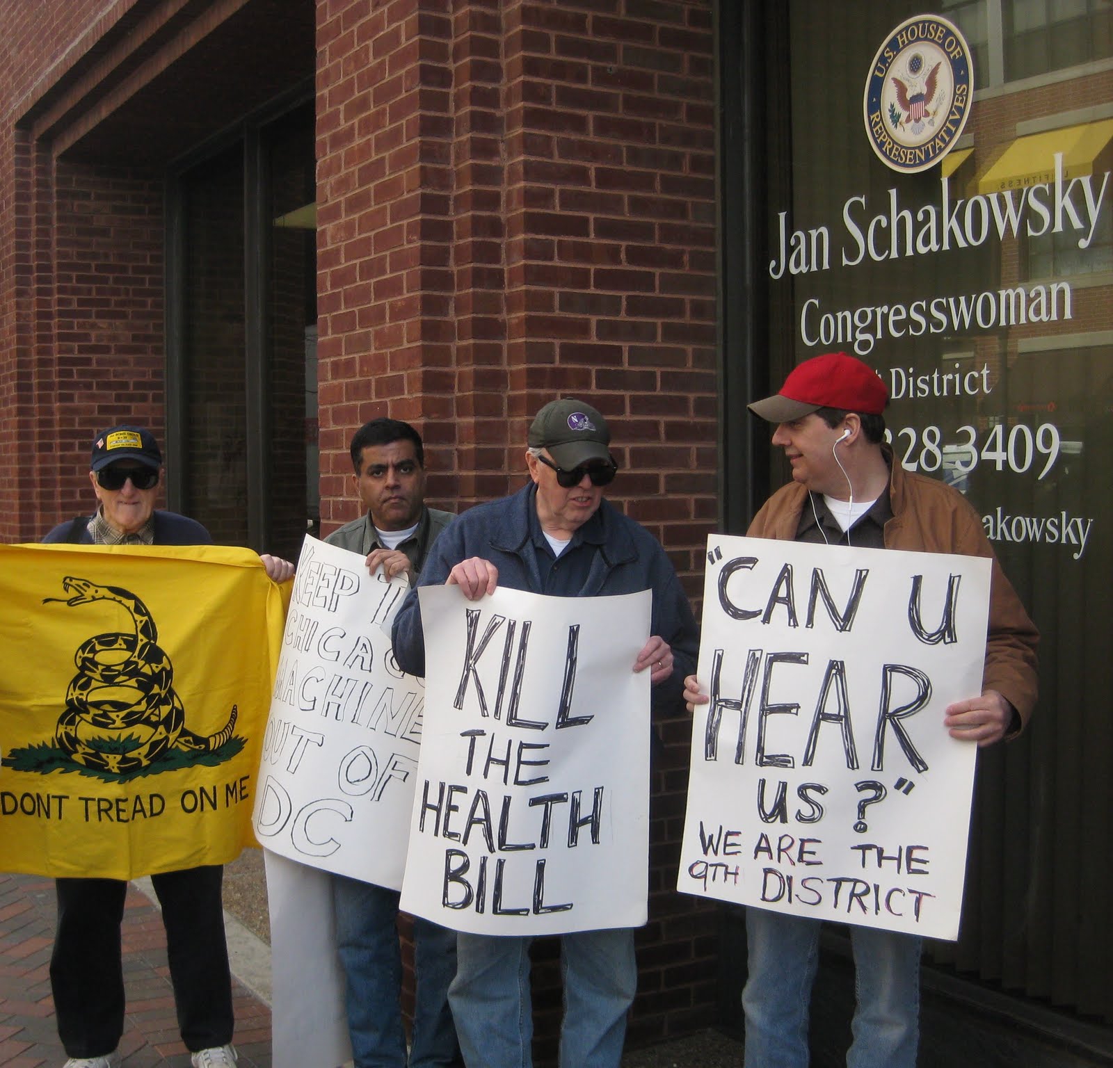 [SchakowskyProtest.JPG]