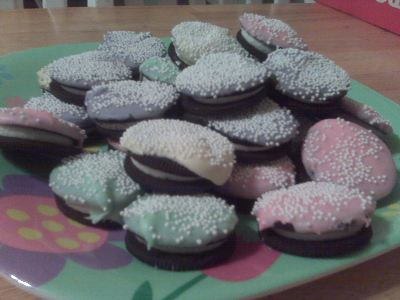 Bar 7 Ranch White Fudge Dipped Easter Oreos