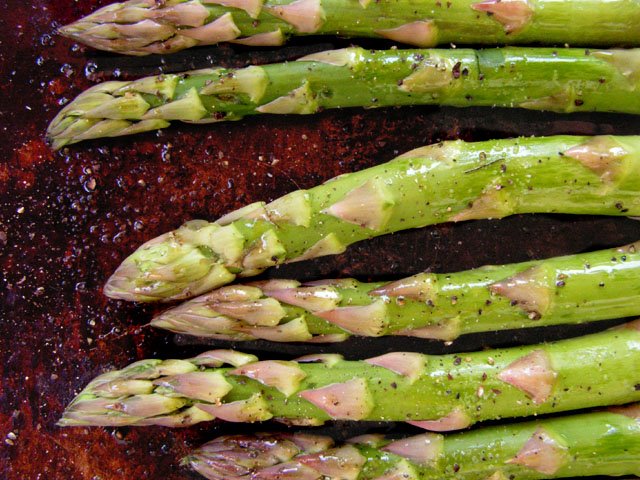 [asparagus+salt+pepper.jpg]