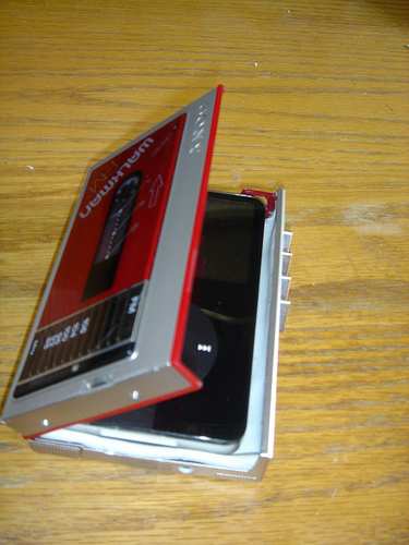 [walkman-cassette-tape-ipod-case.jpg]