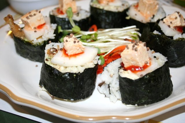 [Thuyen+Vien+sushi.jpg]