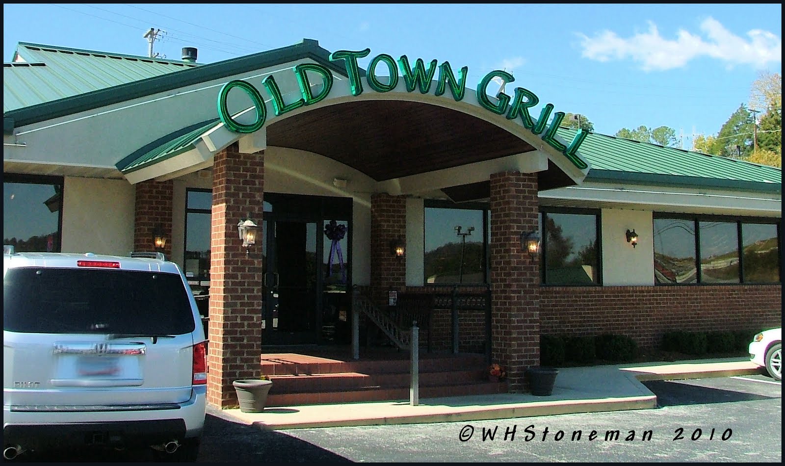 On The Town Dining with Mr. Bill Old Town GrillTazewell