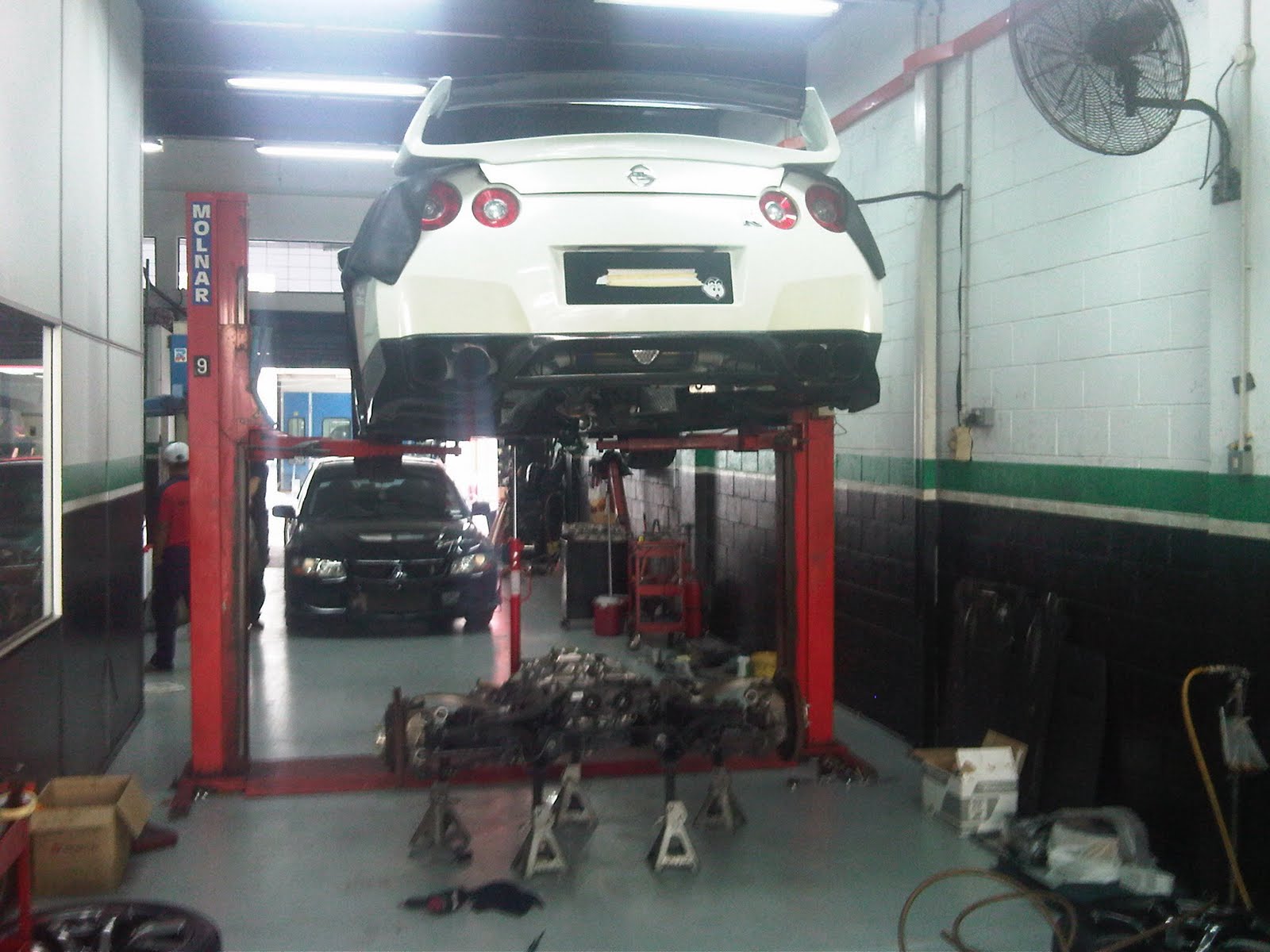 Removed Nissan GTR R35 GearBox Auto Trans Mobile