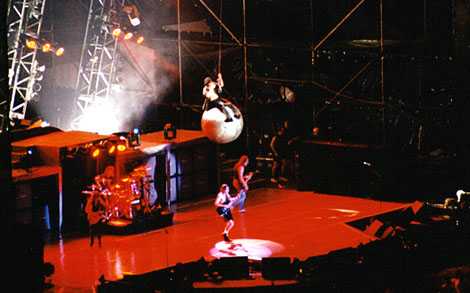 lascampanasdoblanporbon: AC/DC en Brasil - Armado escenario.