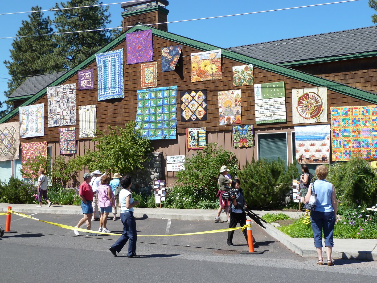 Nesbitt Travels Sisters Outdoor Quilt Show