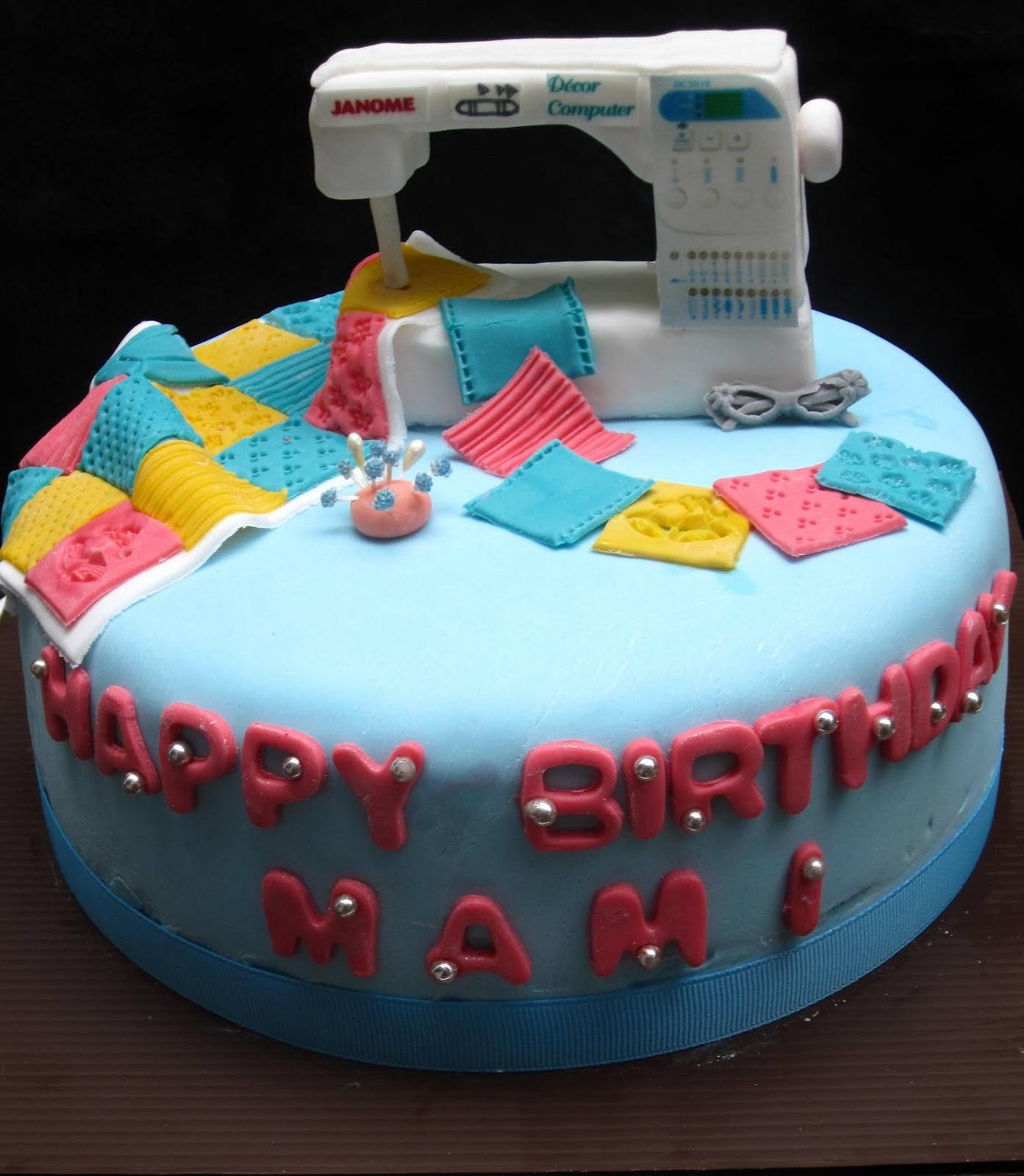 Dumont Cake Sewing machine cake