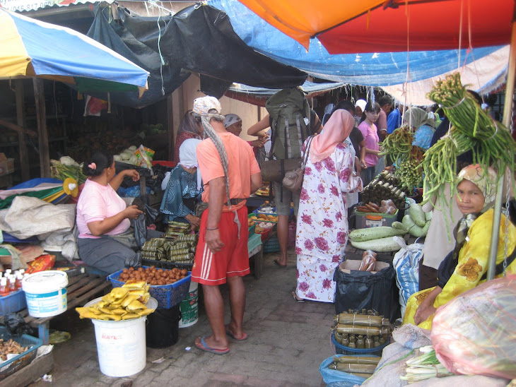 Early morning market in Semporna