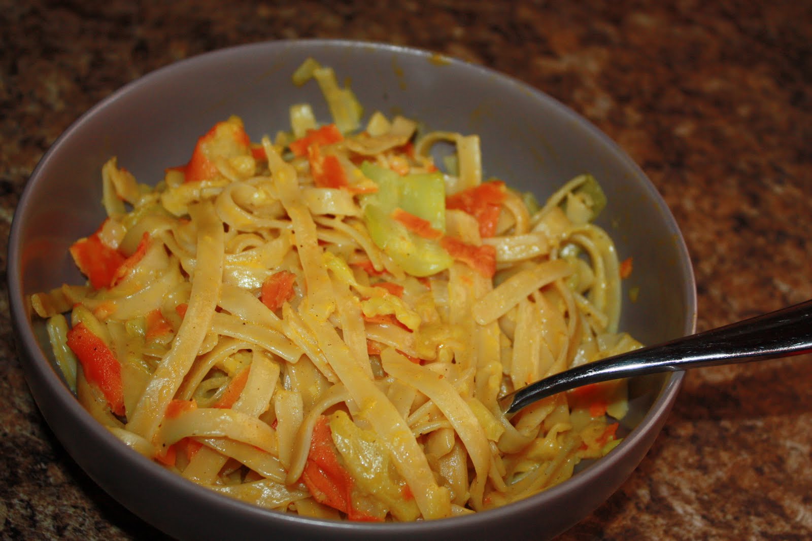 Honey, don't I know it!: Meatless Monday: Vegetable Ribbon Pasta