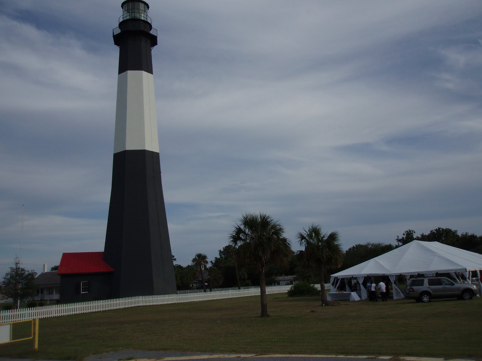 [lighthouse+and+tent.JPG]