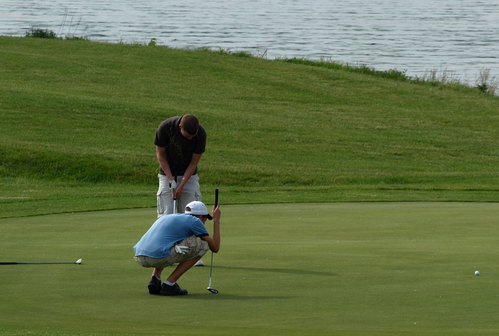 [jared+and+shawn+putting+on+#7.JPG]