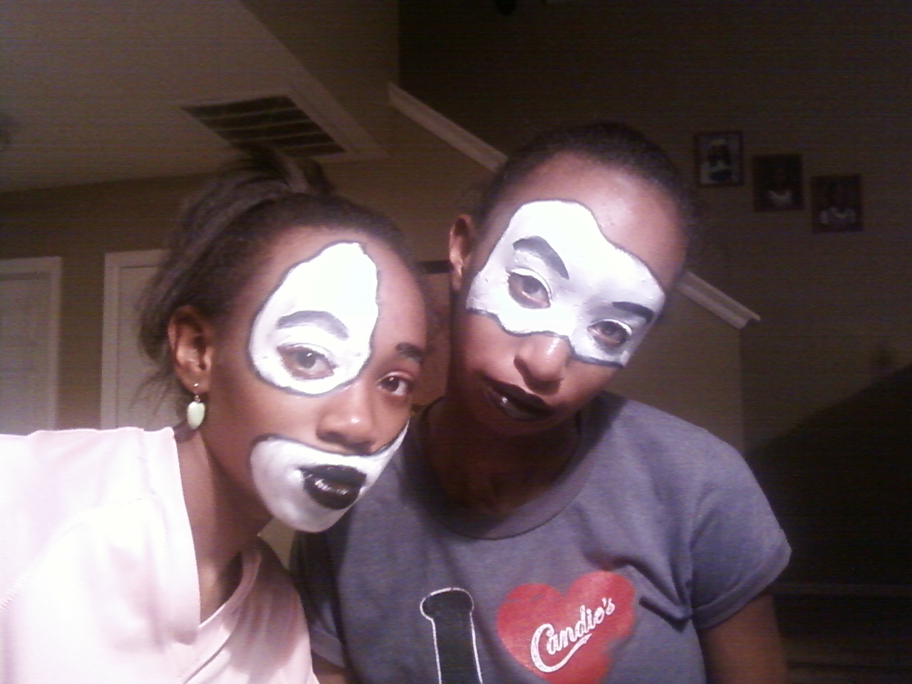 iloveoriginality* My first Face paint Job!!!!!!! eeek..lol